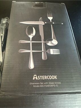 Stainless Flatware Set in Silver with Steak Knives